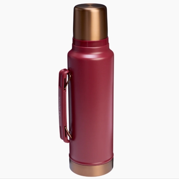 Stanley The Legendary Classic Bottle w/Buddy Cups | 1.5 QT/8 OZ - Picture 3 of 10